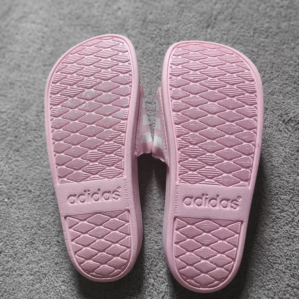 Women's Adidas Pink + White Slip On Sandals Size US 5 - Picture 4 of 8